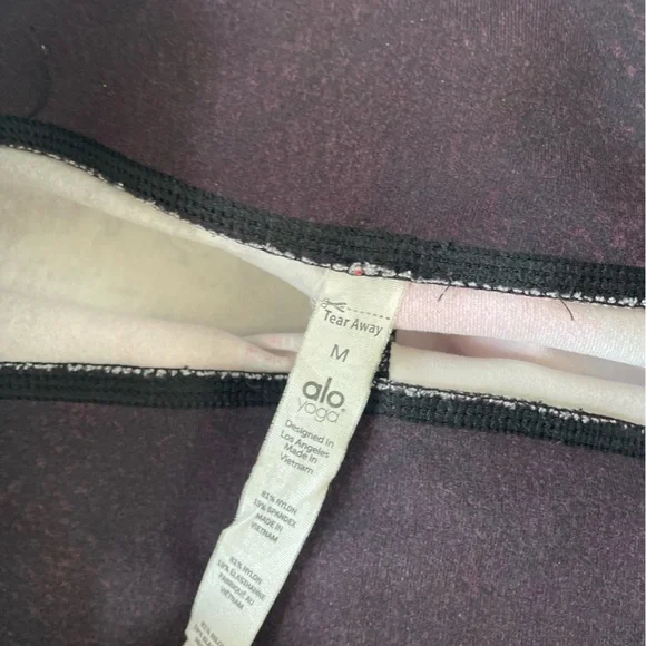 ALO YOGA Airbrush Capri Ruby Red Smoke Print lifting stretchy Medium - Picture 5 of 5